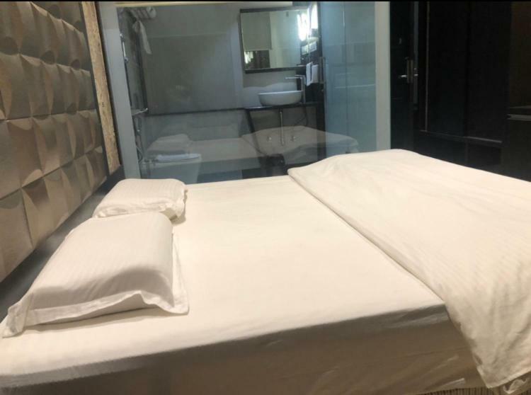 Virat Ambe Sports Club Otel Ulhāsnagar Dış mekan fotoğraf