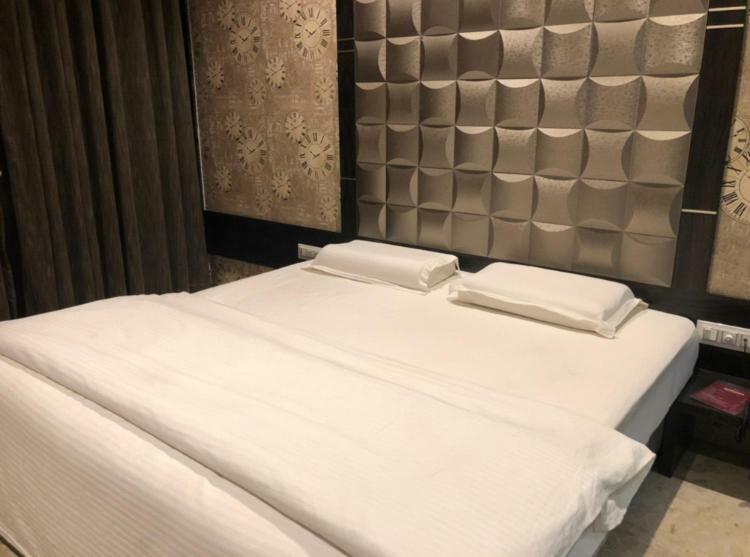 Virat Ambe Sports Club Otel Ulhāsnagar Dış mekan fotoğraf