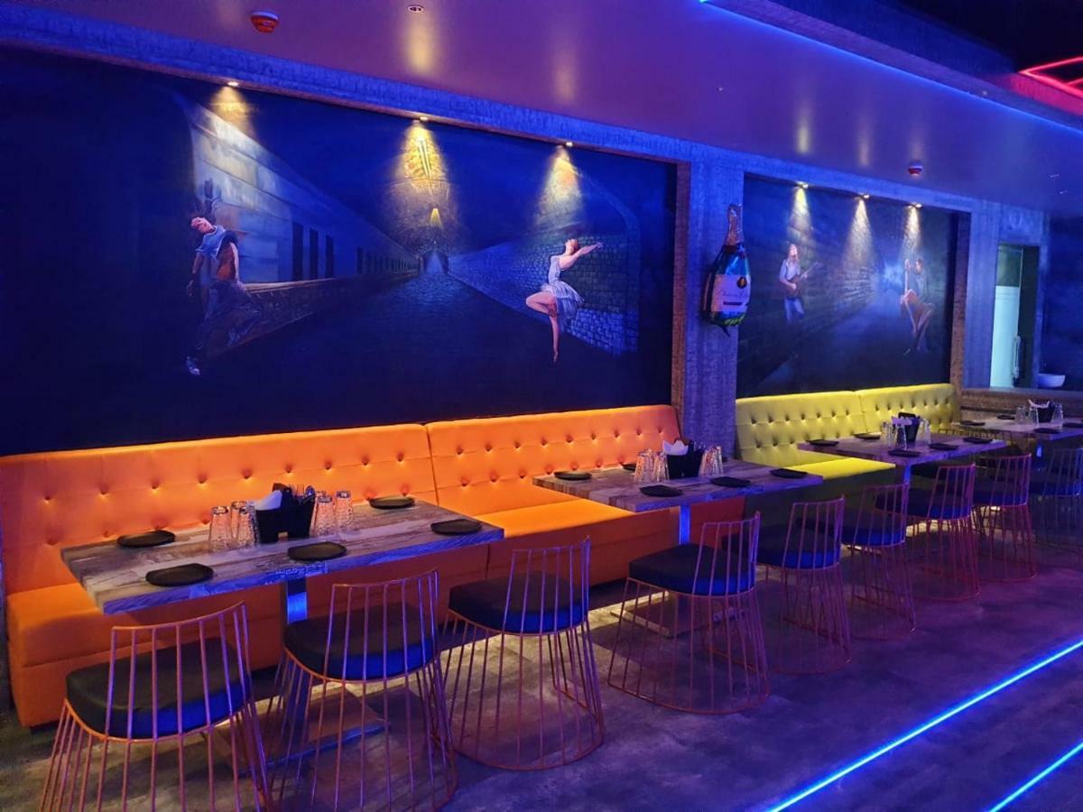 Virat Ambe Sports Club Otel Ulhāsnagar Dış mekan fotoğraf